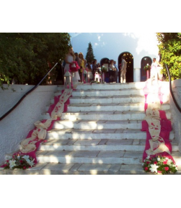 Στολισμός Γάμου Εξωτερικού Διαδρόμου Εκκλησίας με Φούξια Τριαντάφυλλα και Φανάρια