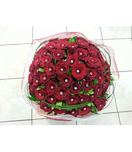 Bouquet of flowers with red roses