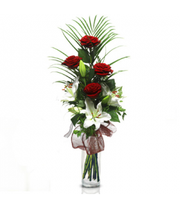 arrangement in vase with roses