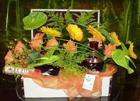 Flower arrangement with drinks
