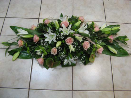 Pink anthuria and sandin roses with oriental