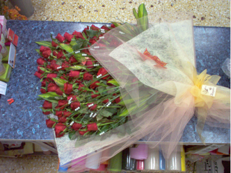 Τριαντάφυλλα κόκκινα 100 σε ανθοδέσμη του πάθους