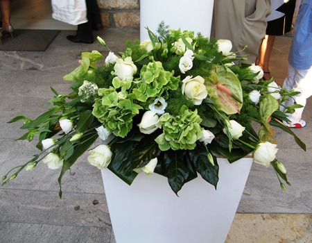 Wedding Decoration of the Church's Exterior Aisle with Roses and Lysianthus