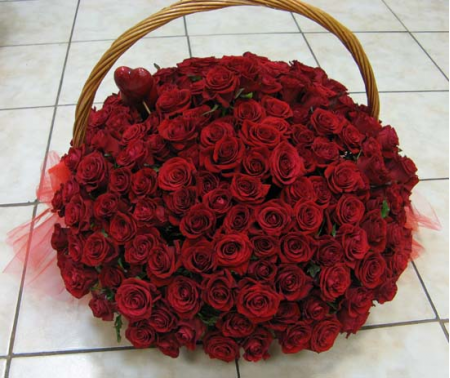 200 Τριαντάφυλλα κόκκινα σε καλάθι