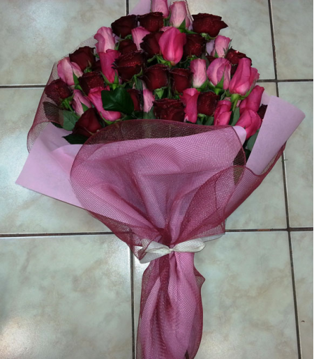 Bouquet with 7 pink and red roses