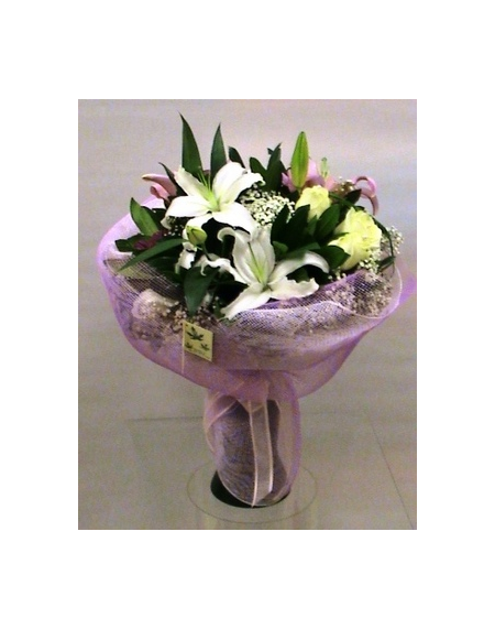 A season bouquet of White and Pale Pink color