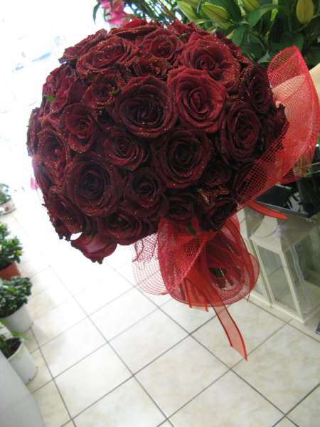 Νυφική Ανθοδέσμη με κόκκινα τριαντάφυλλα