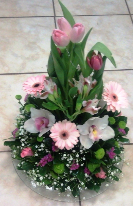 Flower arrangement in glass plate 5