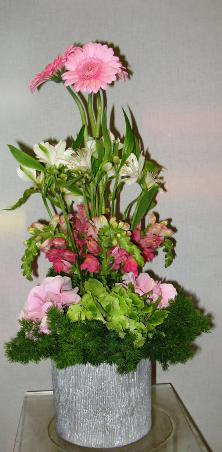 Flower arrangement in ceramic